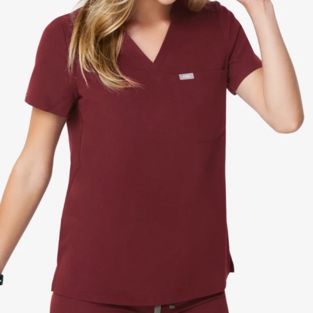 Figs Catarina one-pocket scrub top in burgundy XS